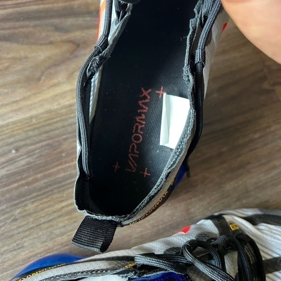 NIKE AIR VAPORMAX GS SIZE 8 Black/blue  AQ2465-016 - Picture 9 of 11